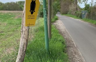 Straße mit LSG Schild