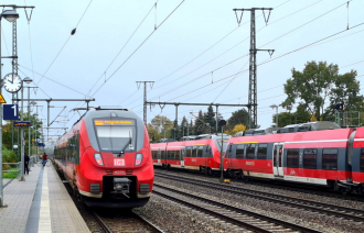 Züge im Bahnhof Golm