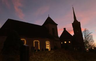 Kirchen vor Abendhimmel