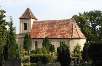 alte Kirche mit Friedhof