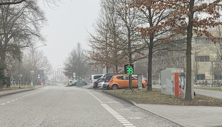 Geschwindigkeitsanzeigetafel