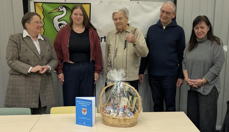 immer noch fit mit 90-Siegfried-Seidel umrahmt von Migliedern des OBR