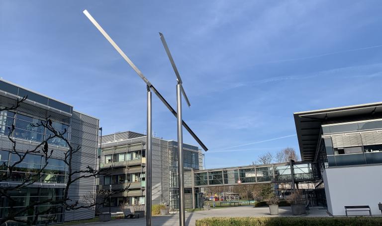 Max-Planck-Campus auf dem Mühlenberg mit bewegliches Kunstwerk